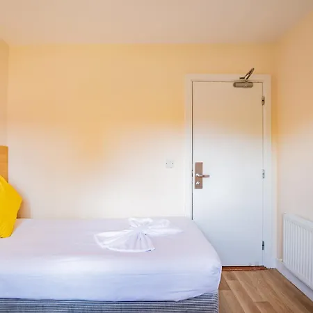 Spacious Group Base - 4 Bed * Limerick Junction