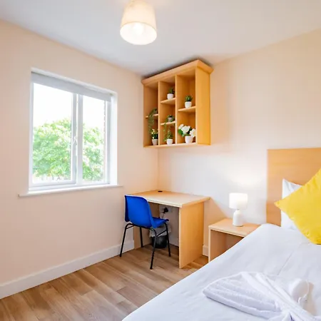 Spacious Group Base - 4 Bed Apartmán *