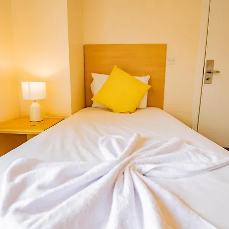 Spacious Group Base - 4 Bed شقة Limerick Junction