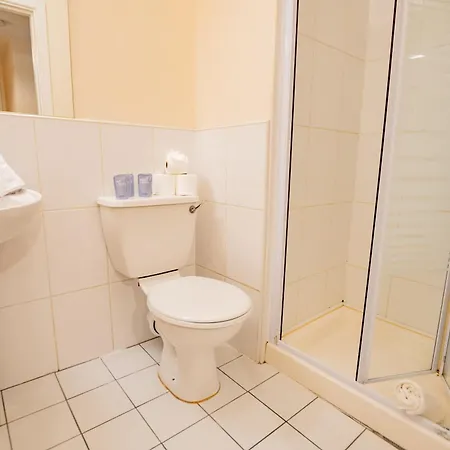 Spacious Group Base - 4 Bed *