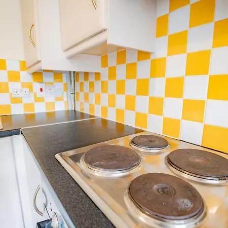Spacious Group Base - 4 Bed
