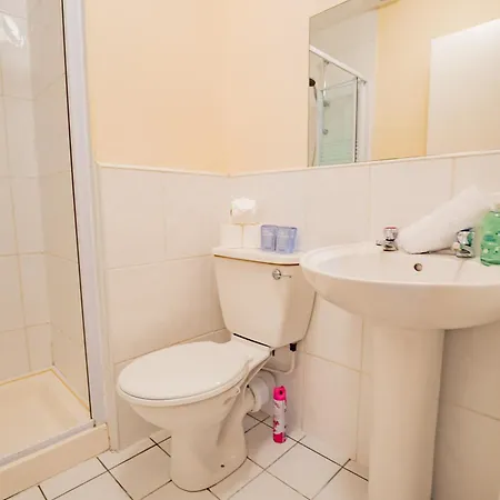 Spacious Group Base - 4 Bed Limerick Junction
