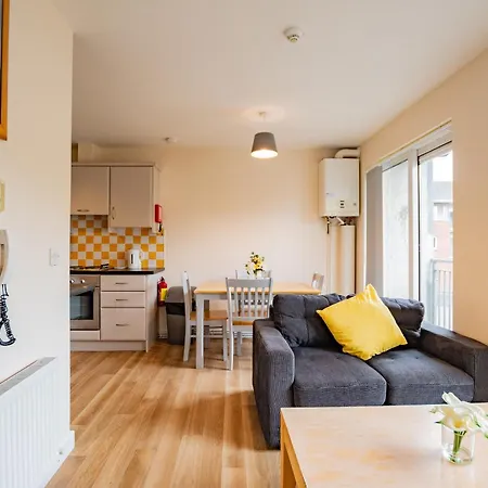 Spacious Group Base - 4 Bed Apartmán