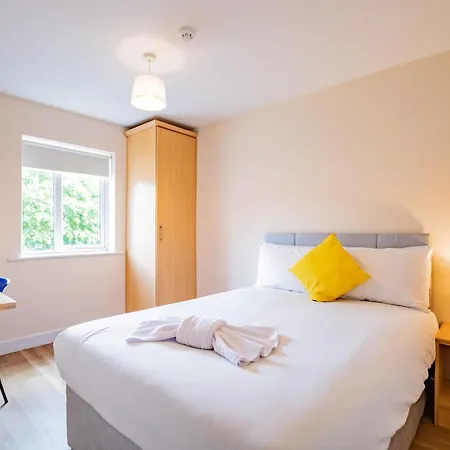 Spacious Group Base - 4 Bed *