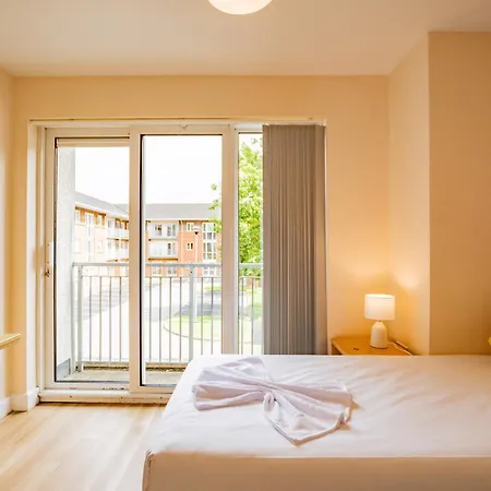 Spacious Group Base - 4 Bed Limerick Junction